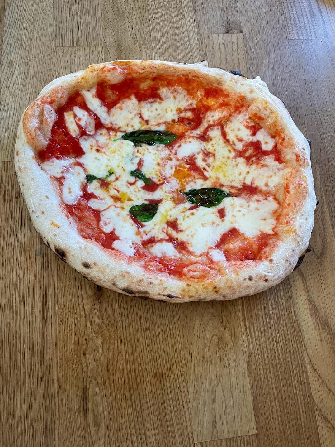 Pizza Margherita.